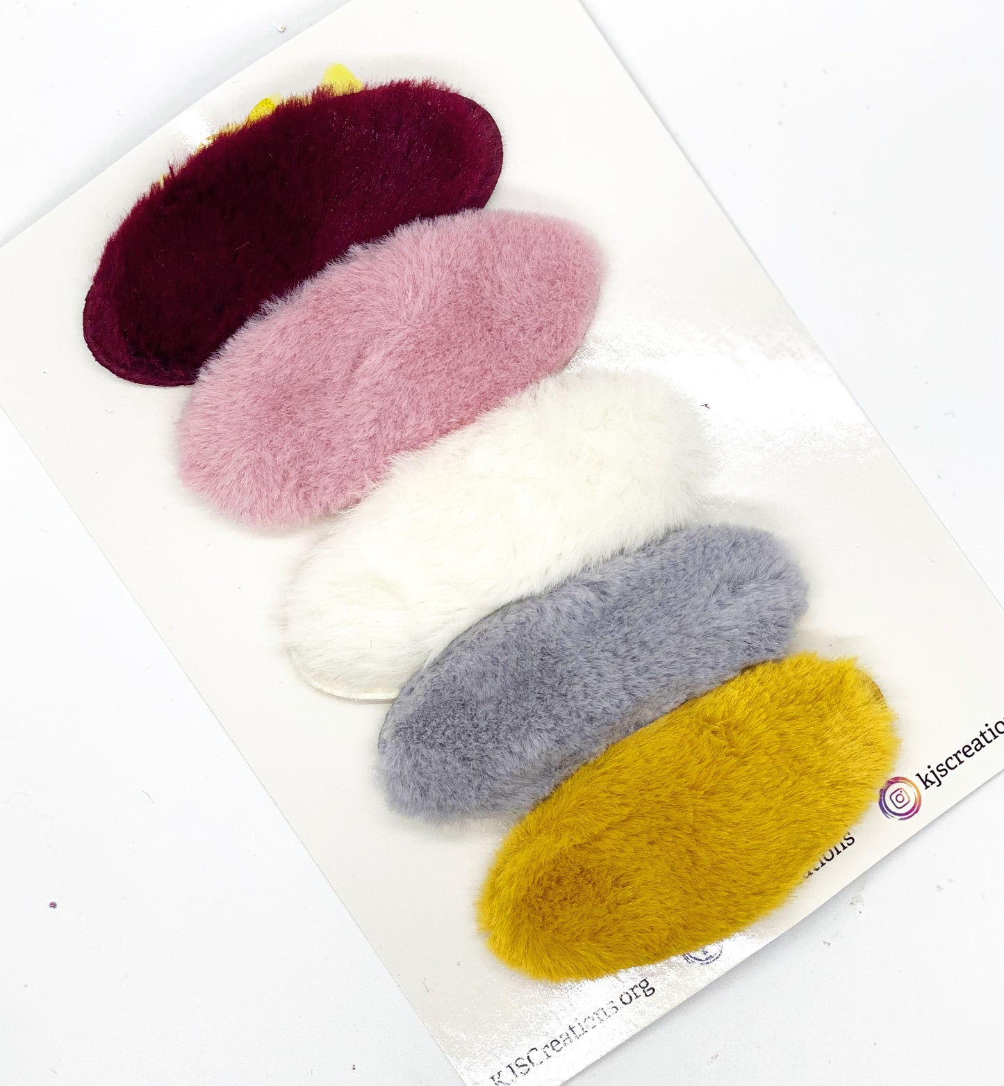 Fuzzy oval snap clip set