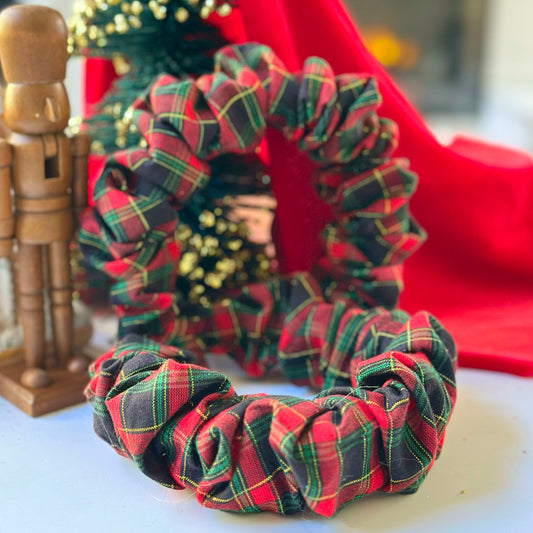 Holiday plaid scrunched headband ￼