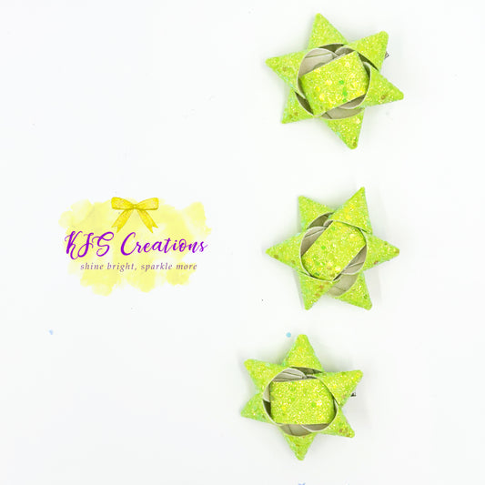 Shimmer green present bows
